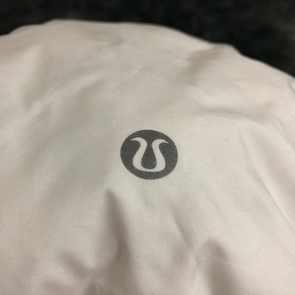 Women’s Lululemon Down for a run jacket size 6, white. Used condition - Picture 8 of 12